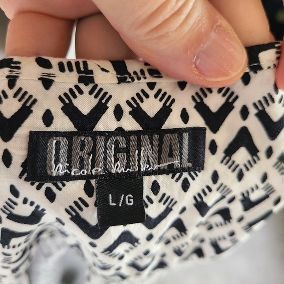 NICOLE MILLER Black & White Sleeveless V neck Top Size Large - Picture 4 of 5